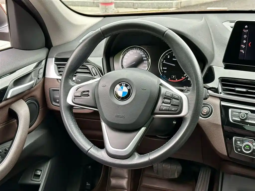 BMW X1 2020 sDrive25Li Leading Model фото 4