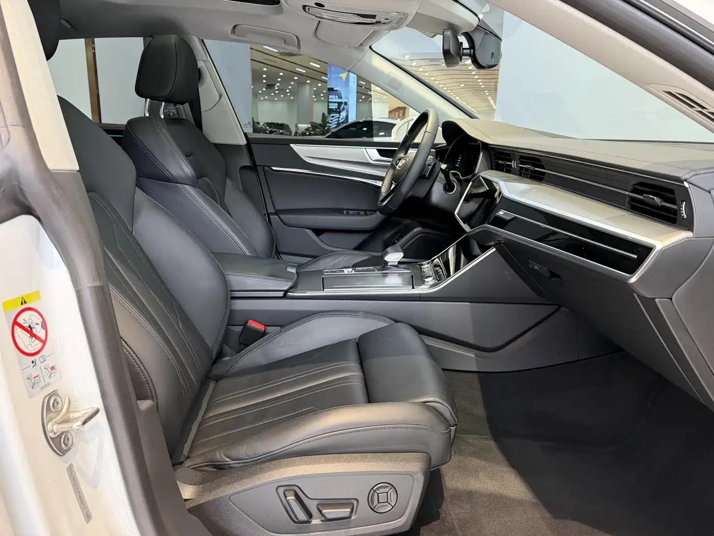 Audi A7 2023 Model 45 TFSI Premium Selection Edition фото 16