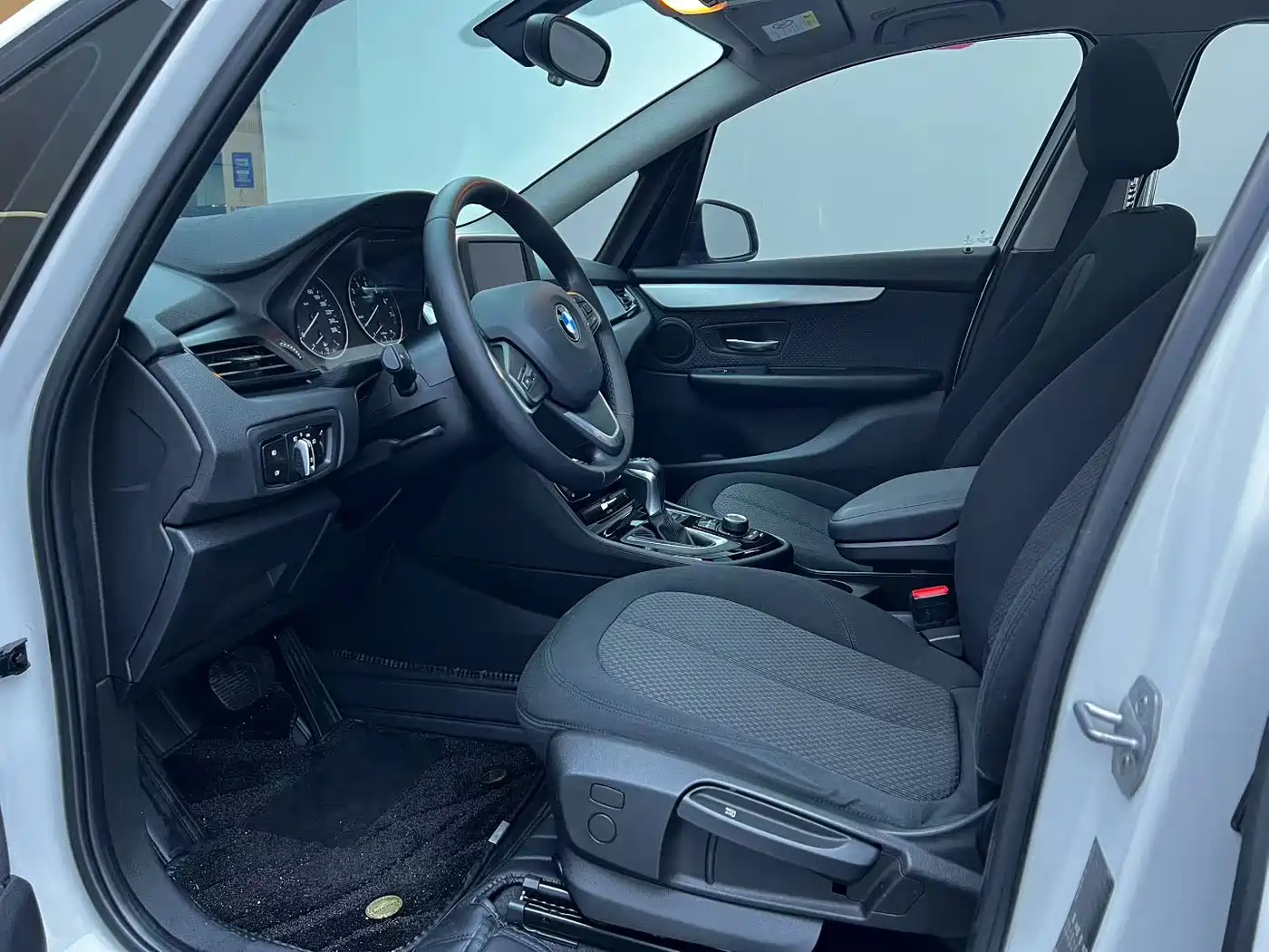 BMW 2 Series Touring 2016 218i Leading фото 4