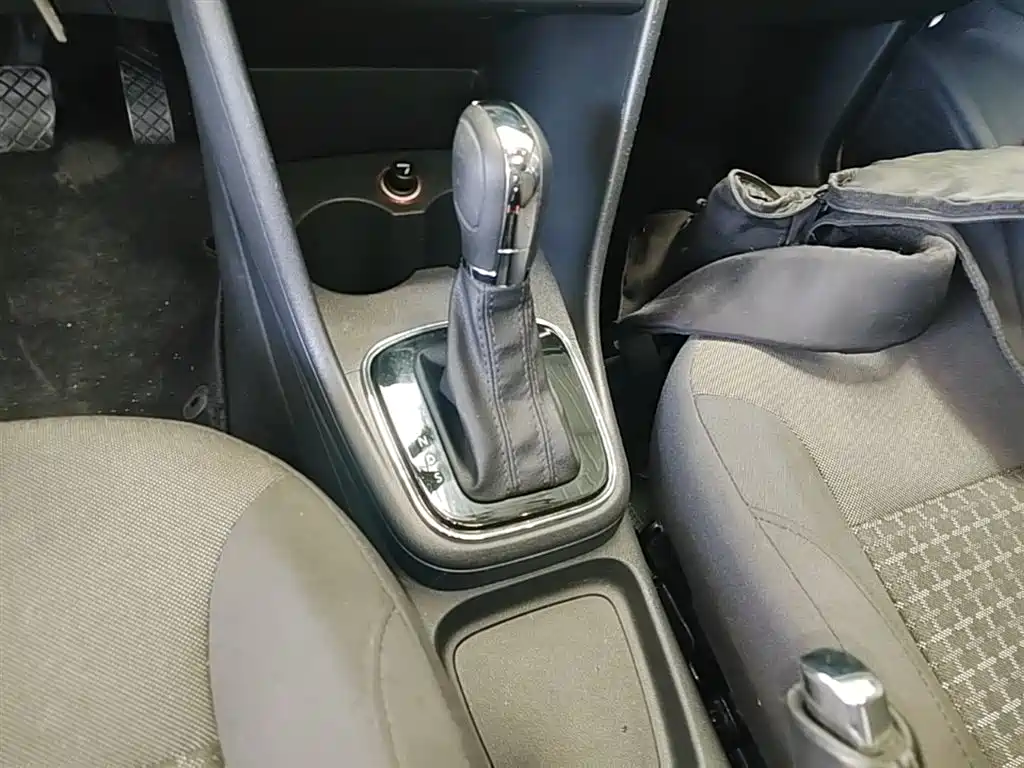 Volkswagen Polo 2016 1.6L Automatic Comfort фото 14