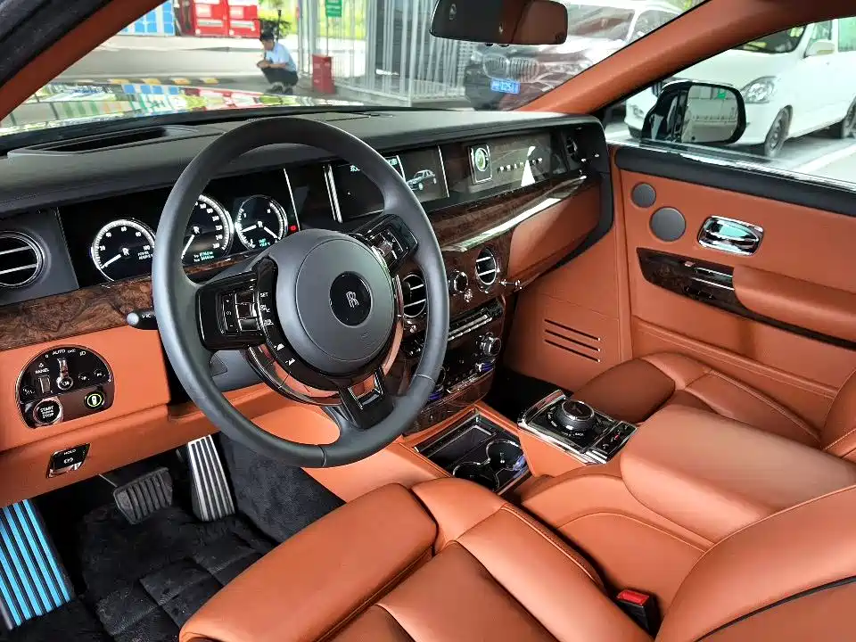 Фото 18 - Rolls-Royce Phantom