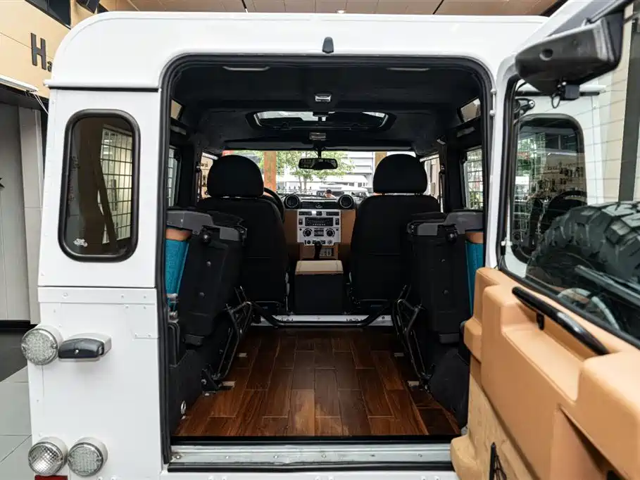 Land Rover Defender 2010 Ice·Fire Limited Edition фото 6