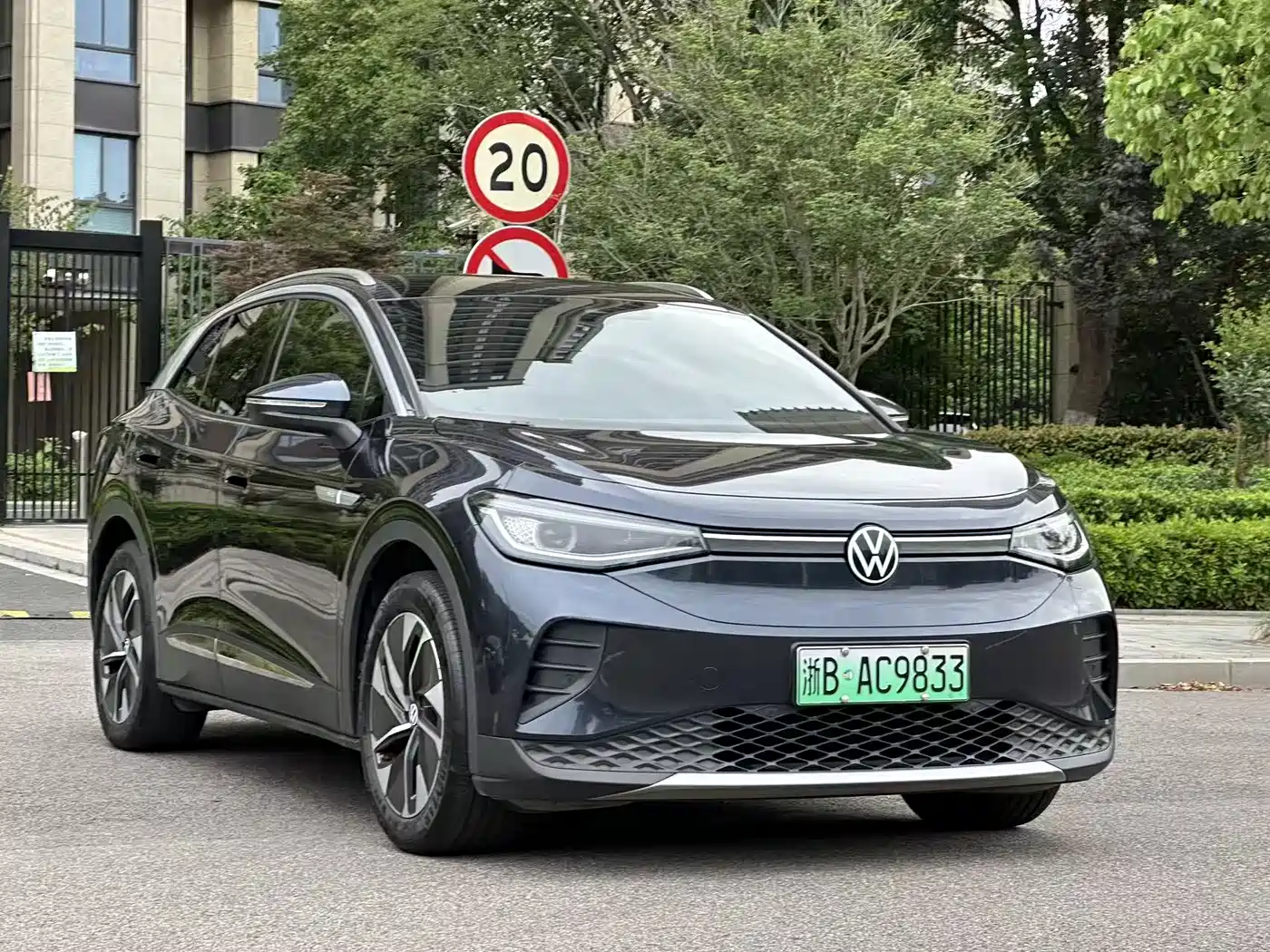 Volkswagen ID.4 CROZZ 2022 Standard Range PURE Edition фото 3