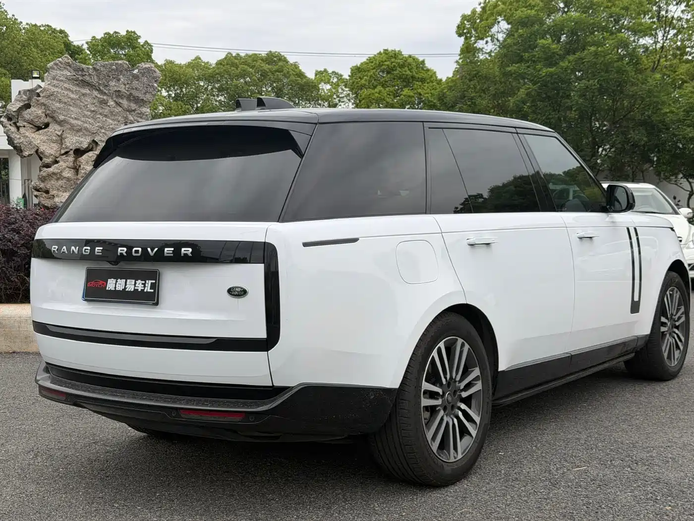 Land Rover Range Rover 2023 3.0 L6 400PS Genesis Extended Version фото 9