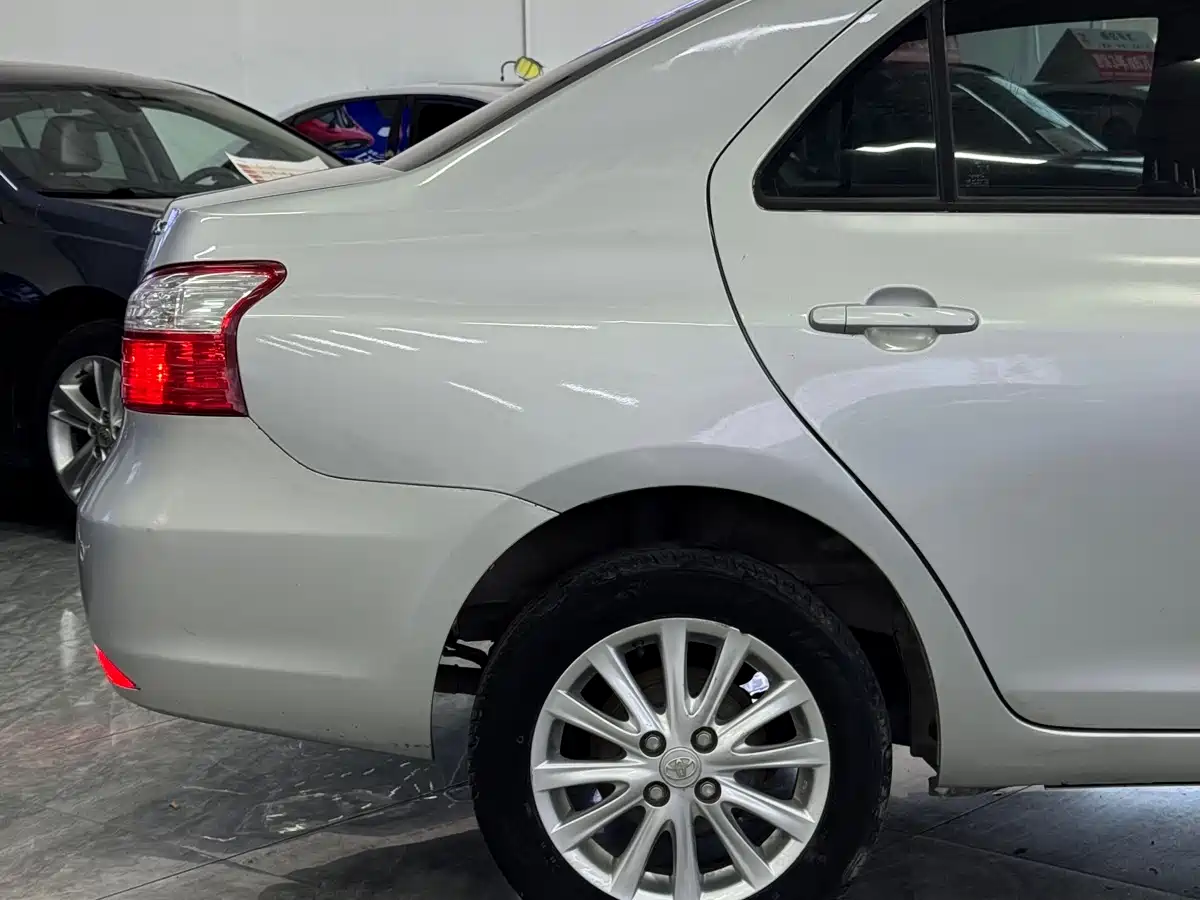 Toyota Vios 2010 1.3L GL-i MT фото 4