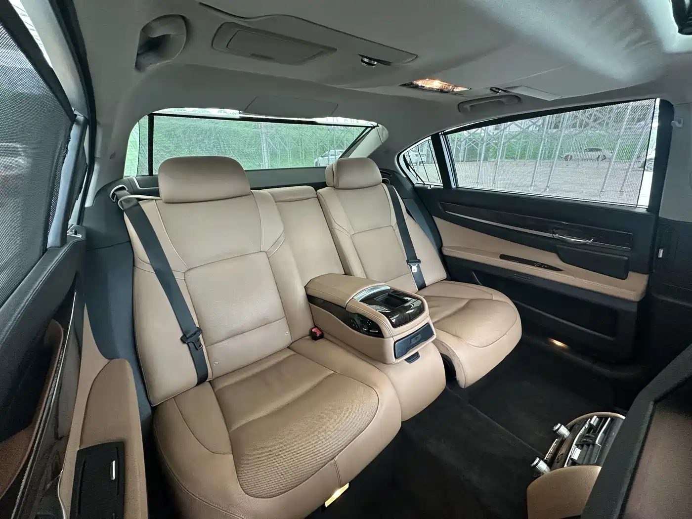 BMW 7 Series 2009 Model 740Li Leading Edition фото 8