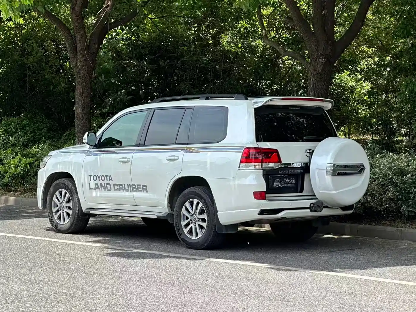 Toyota Land Cruiser (Import) 2015 4.0L V6 Middle East Low Configuration Edition фото 4