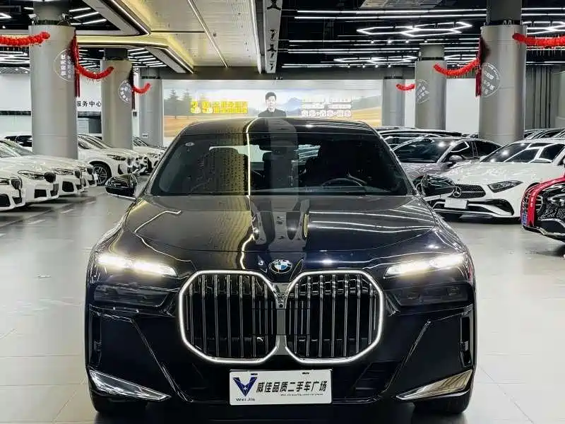 BMW 7 Series 2023 740Li Exclusive M Sport Package фото 2