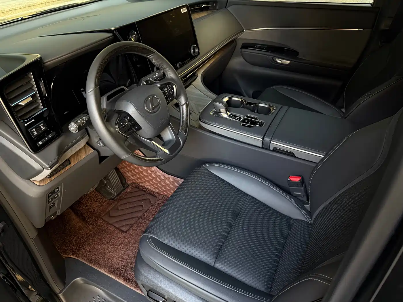 Lexus LM 2025 Model 500h Four-Seater Imperial Edition фото 8