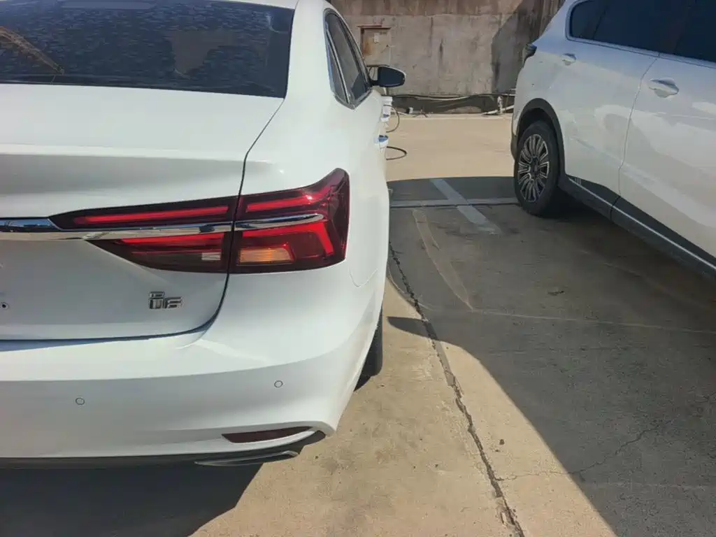 Фото 8 - Roewe i6
