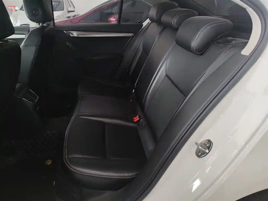 Škoda Octavia 2018 TSI230 DSG Comfort Edition фото 17