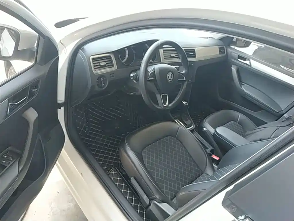 Škoda Skoda Rapid Spaceback 2019 Facelift 1.5L Automatic Comfort Version China V фото 15