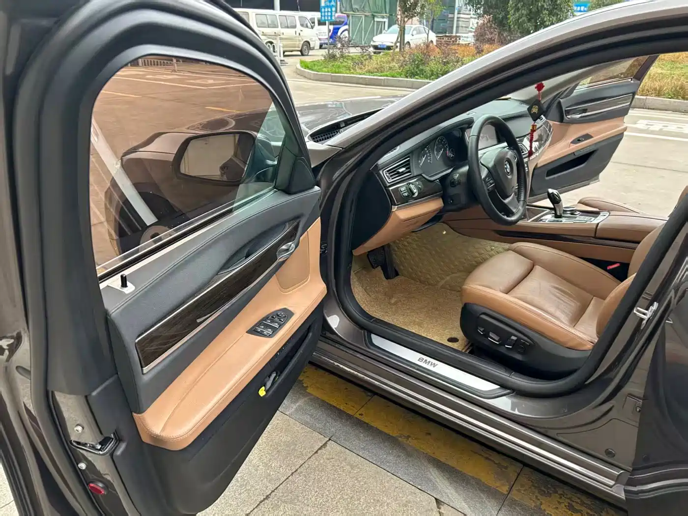 BMW 7 Series 2013 Model 730Li Luxury фото 3