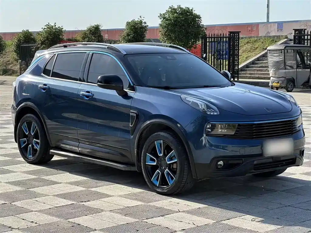 Lynk & Co 01 2017 2.0T 2WD Pro Shine Edition фото 3
