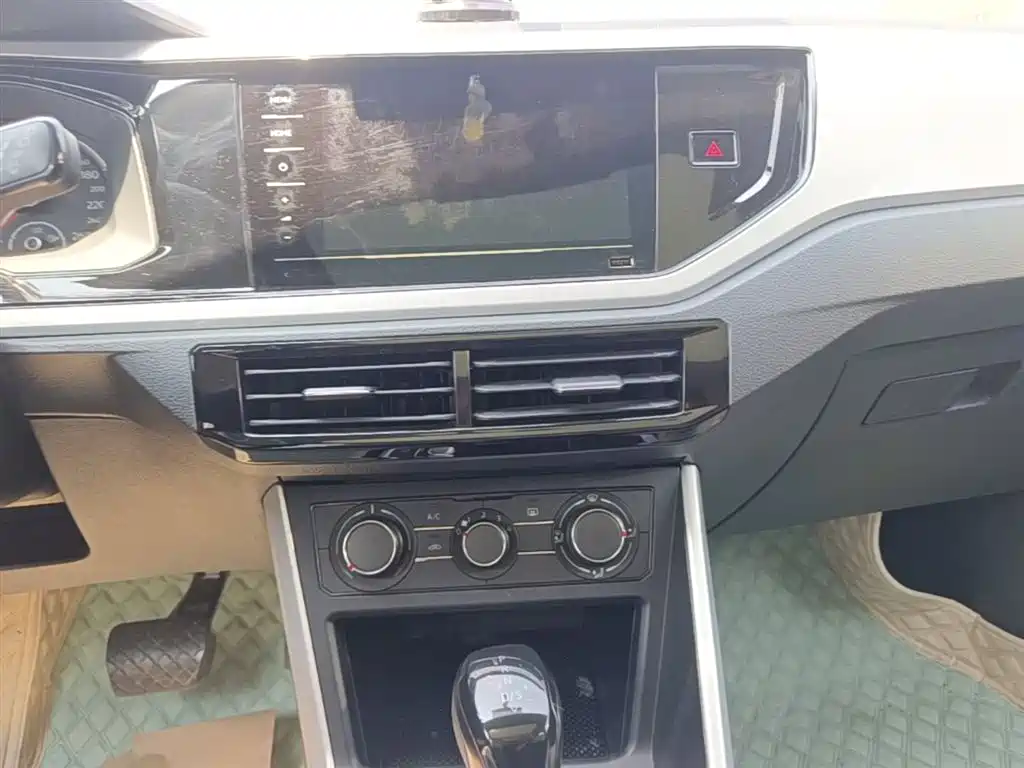 Volkswagen Polo 2021 Plus 1.5L Automatic Colorful Tech Edition фото 13