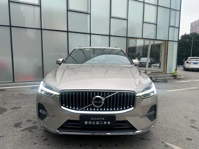 Volvo XC60 2023 B5 AWD Smart Luxury Edition — фото 2
