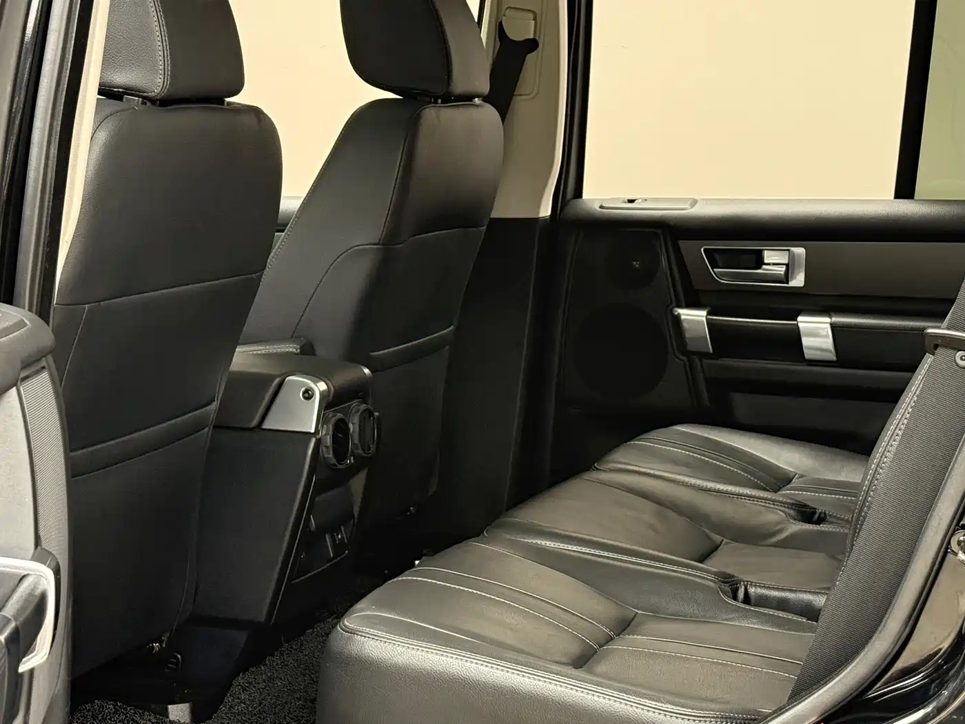 Land Rover Discovery 2016 3.0 SC V6 SE фото 6