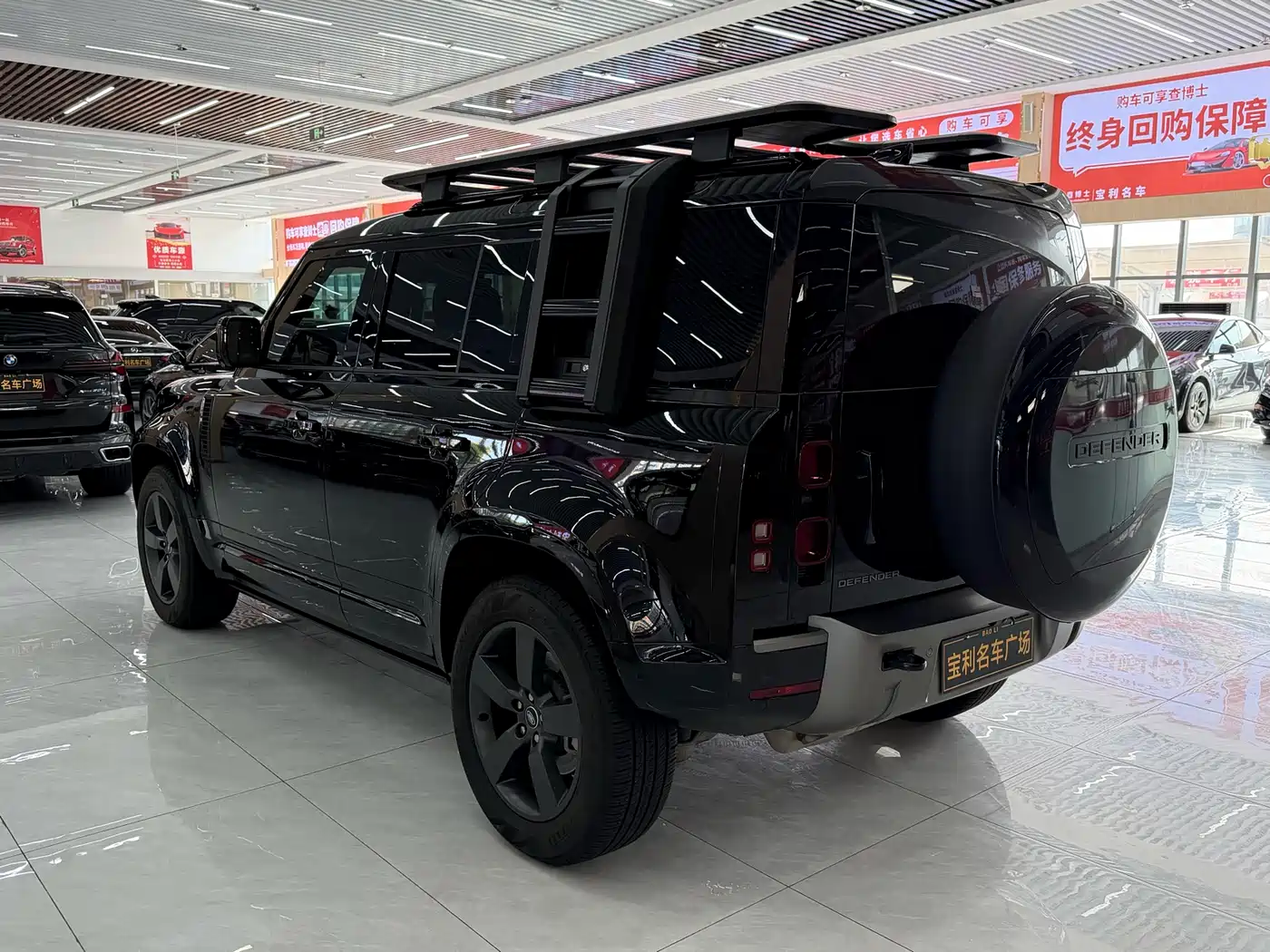 Land Rover Defender 2025 110 3.0T P400 -Dynamic HSE фото 7