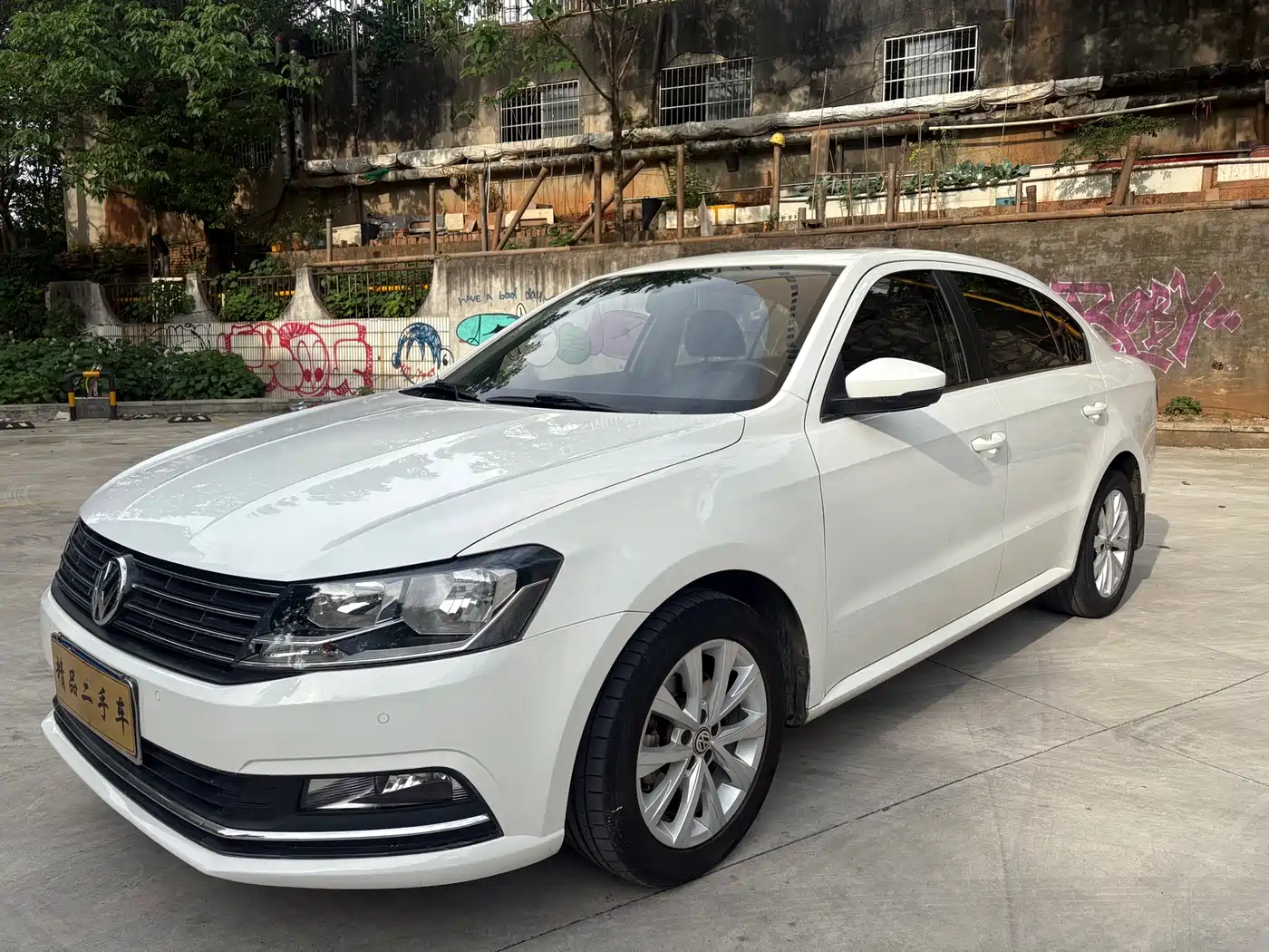 Volkswagen Lavida 2015 1.6L Automatic Luxury Edition фото 3