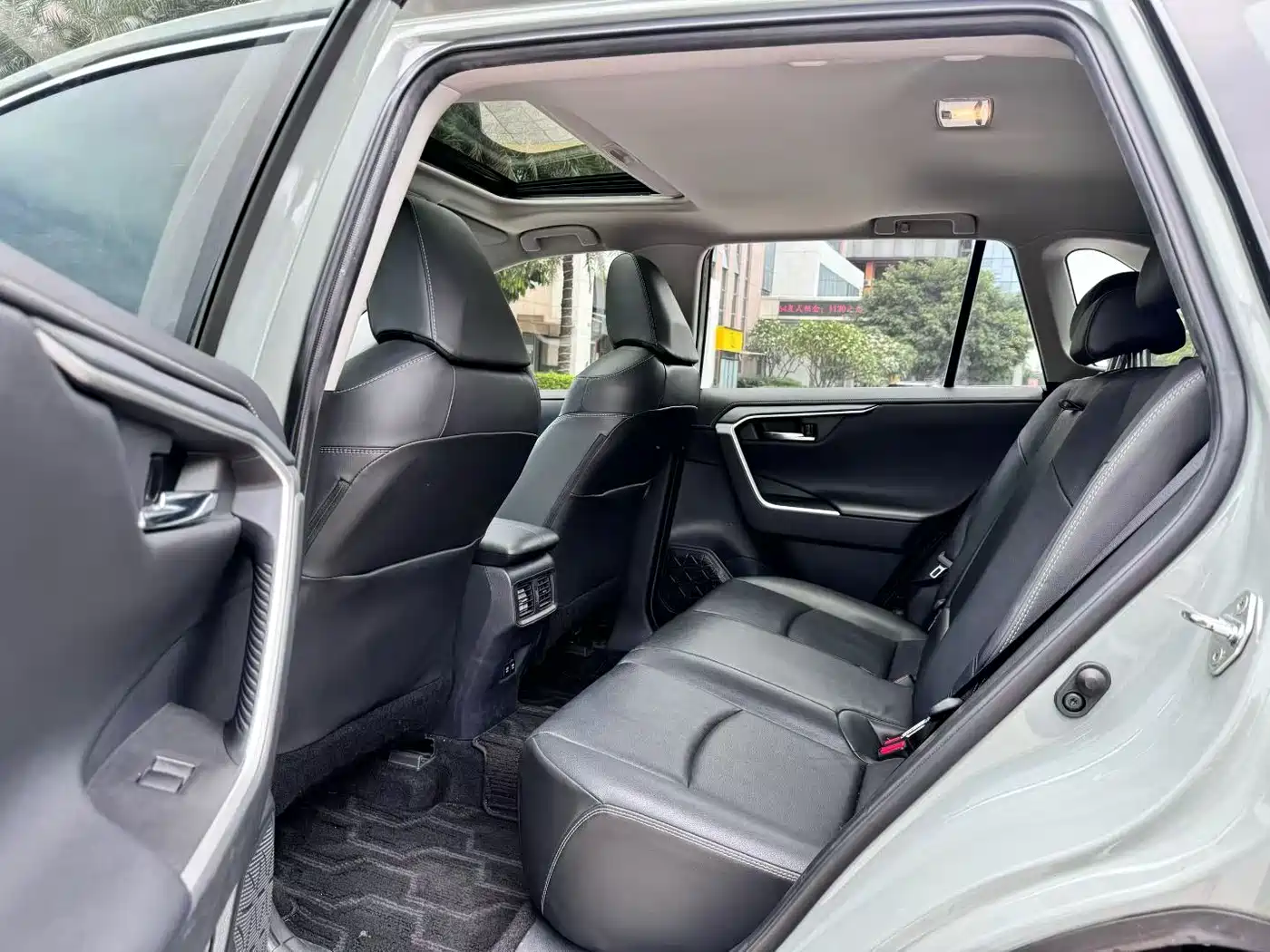 Toyota RAV4 Rongfang 2020 2.0L CVT 2WD Fashion PLUS фото 9