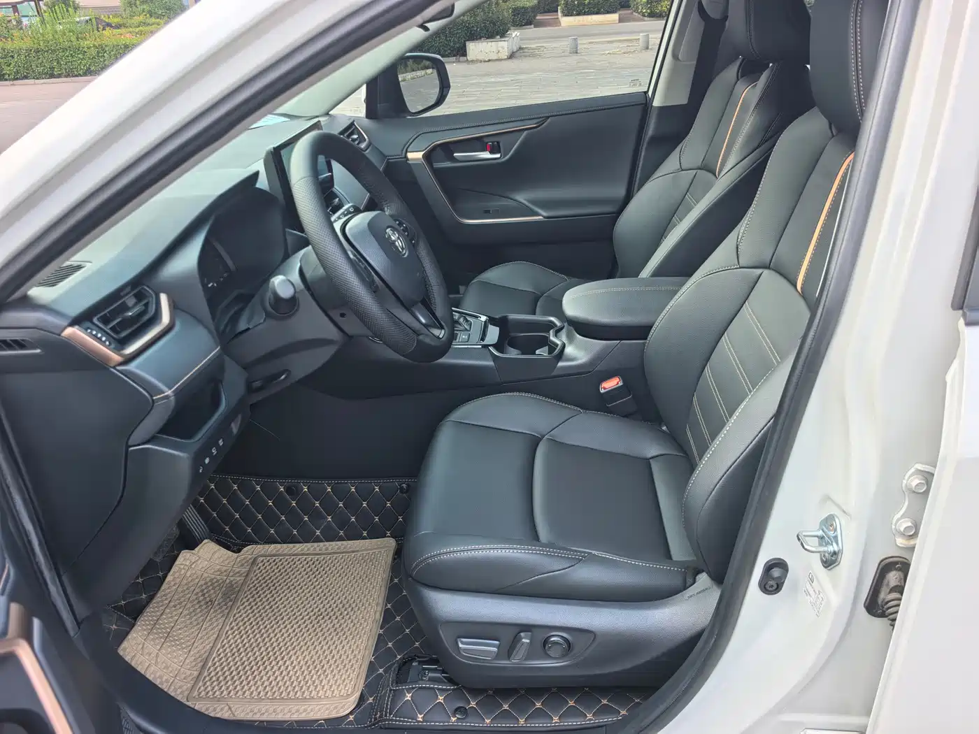 Toyota Wildlander 2025 2024 Hybrid 2.5L E-CVT FWD Luxury PLUS Edition