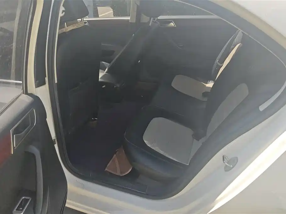 Volkswagen Santana 2016 1.6L Manual Trend Edition фото 11