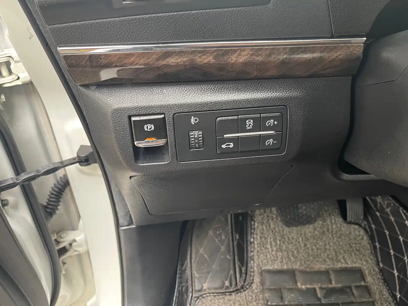Lifan Xuanlang 2019 2017 2.0L CVT Luxury Type