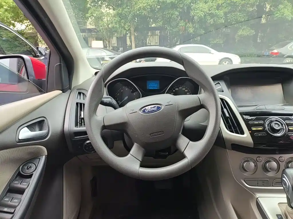 Фото 11 - Ford Focus