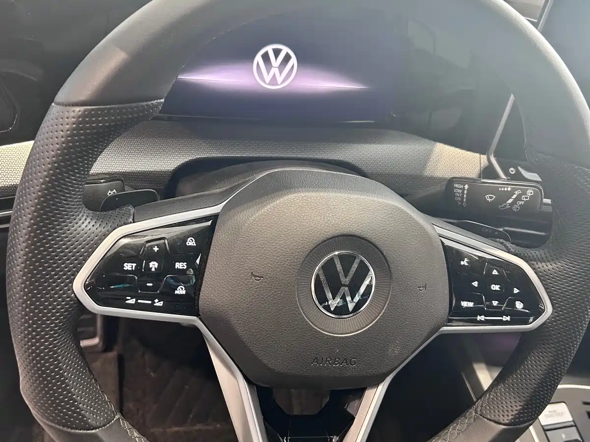 Volkswagen Golf 2025 300TSI R-Line фото 14