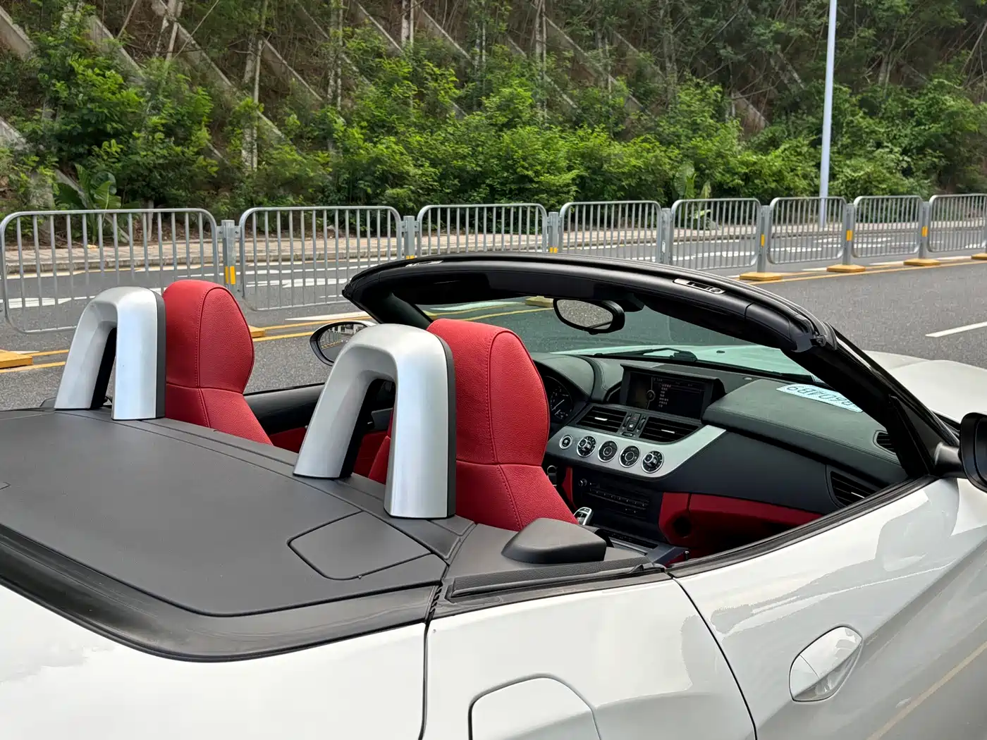 BMW Z4 2013 sDrive20i Leading фото 13