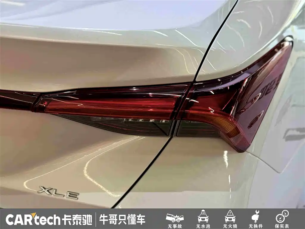 Toyota Avalon 2022 2.0L XLE Premium фото 12