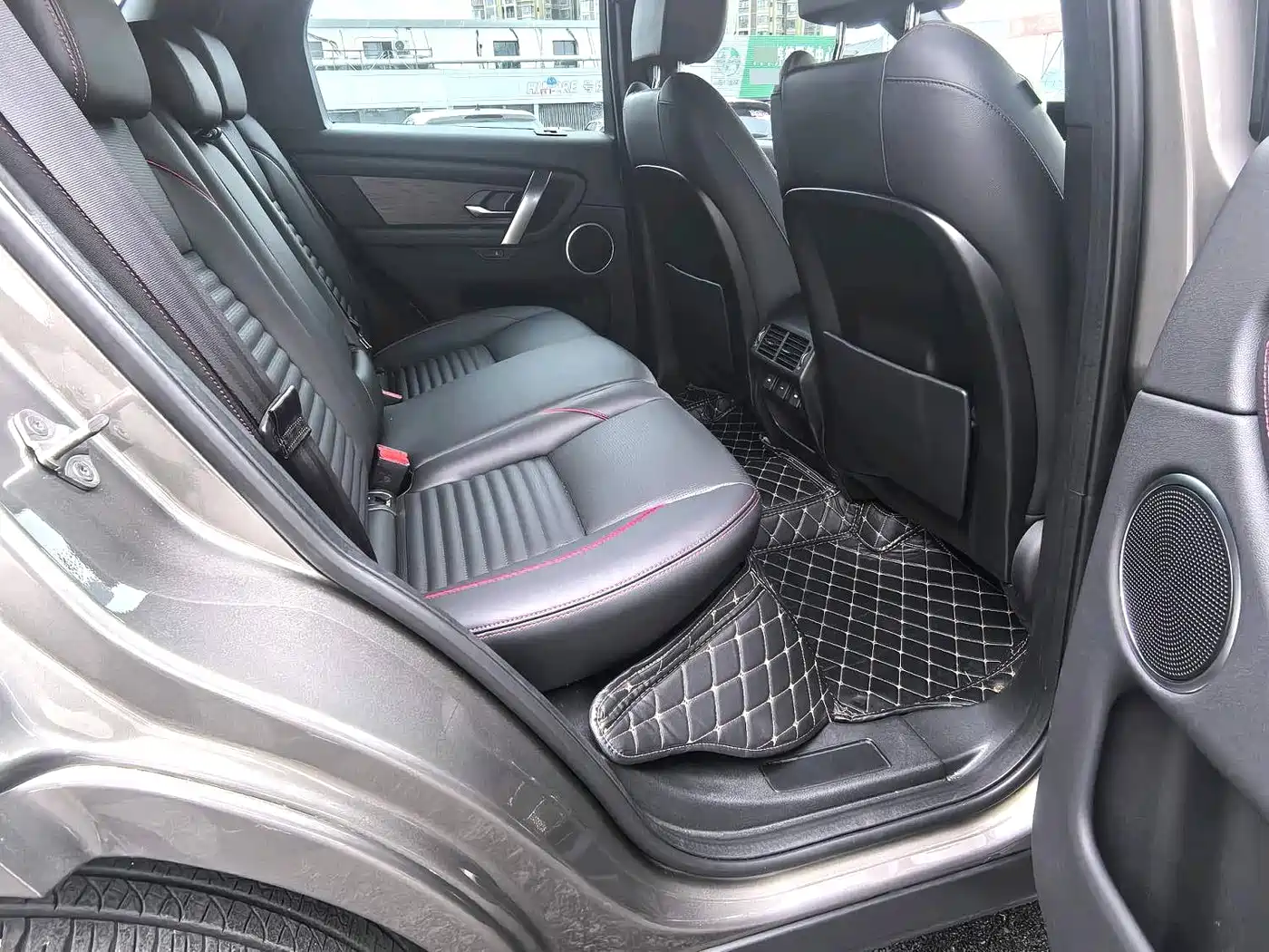 Land Rover Discovery Sport 2023 249PS R-Dynamic S Performance Version фото 8