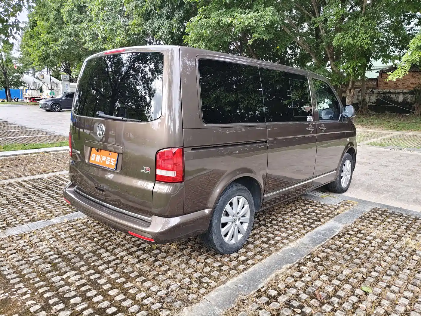 Volkswagen Multivan 2012 2.0TSI 2WD Luxury Edition фото 7