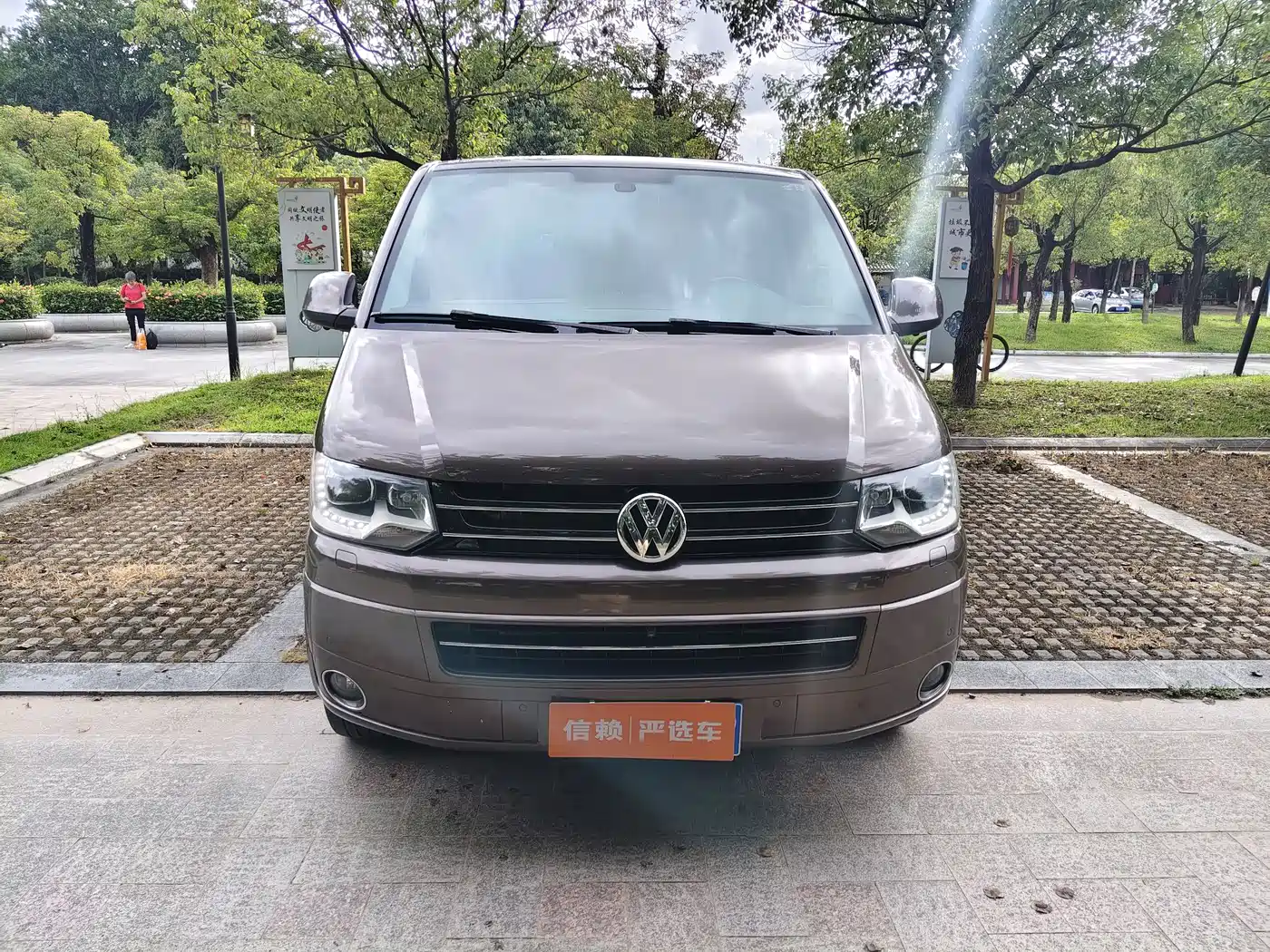 Volkswagen Multivan 2012 2.0TSI 2WD Luxury Edition фото 3