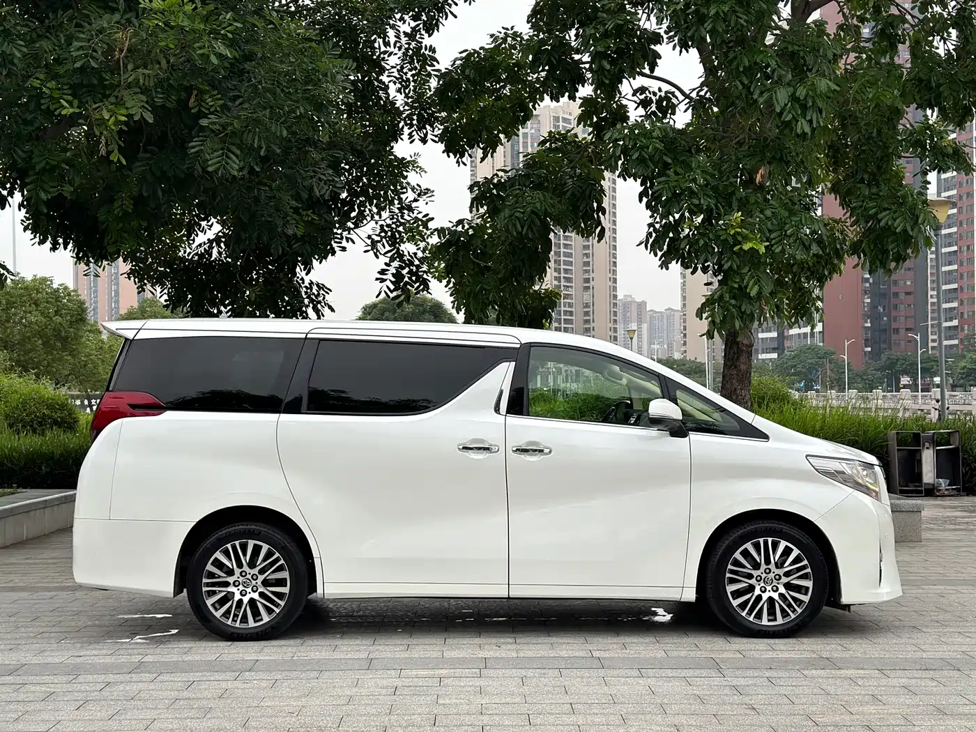 Toyota Alphard 2015 3.5L Luxury Edition фото 4