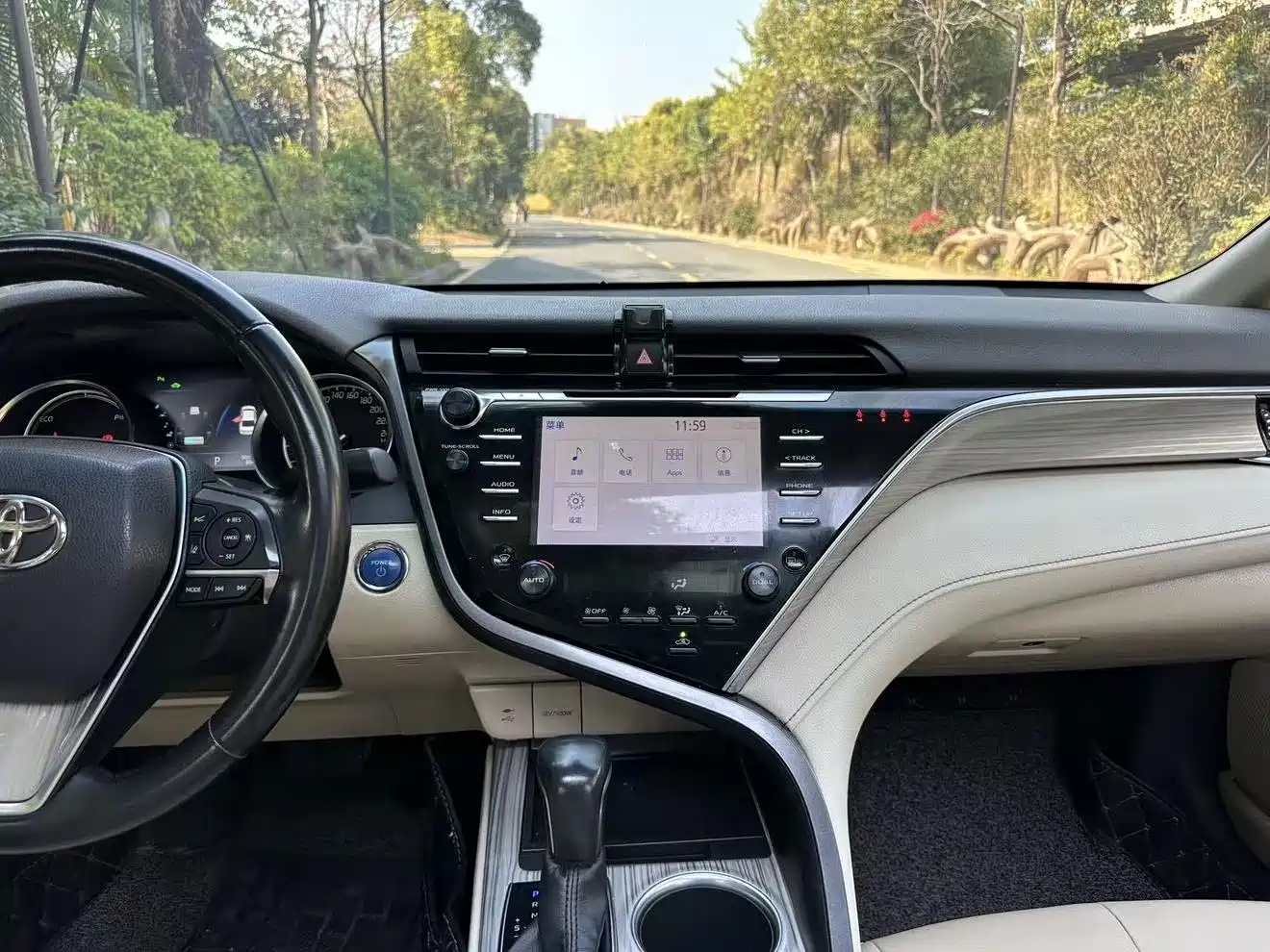 Toyota Camry 2018 Hybrid 2.5HG Luxury Edition фото 11
