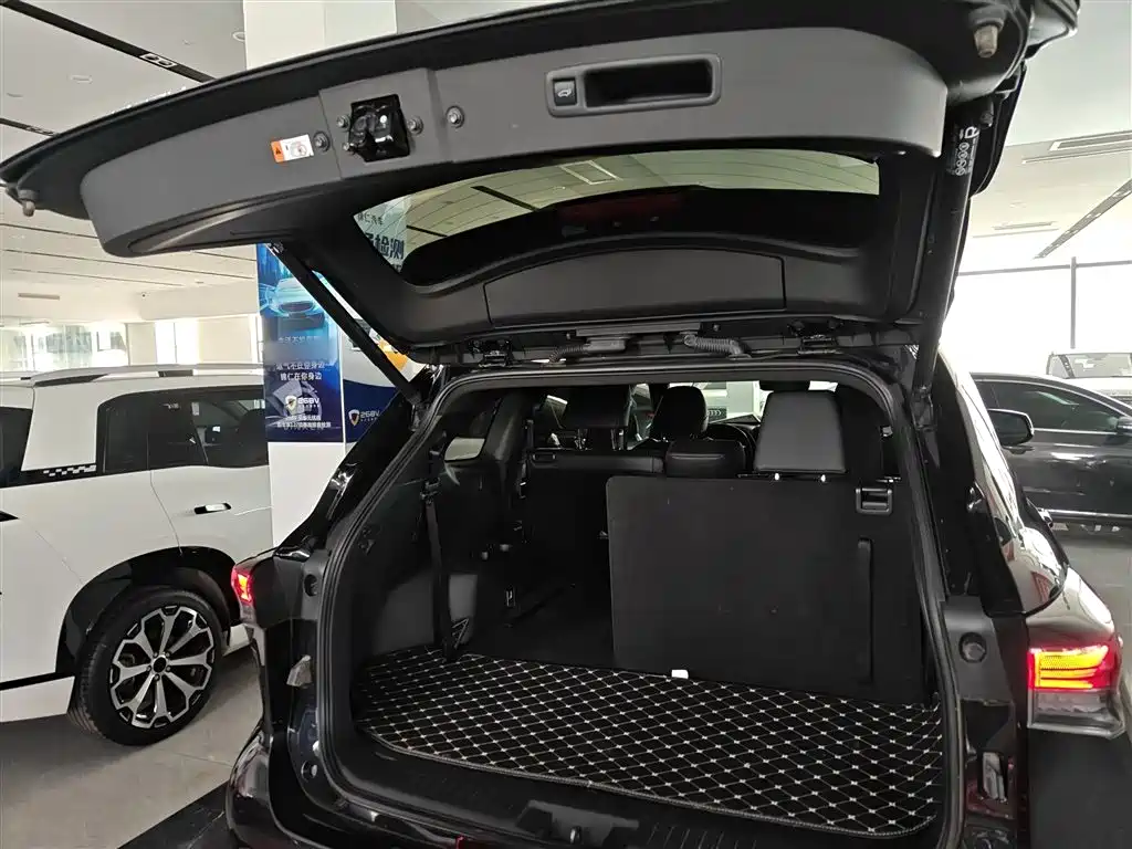 Toyota Crown Kluger 2023 2.5L HEV AWD Premium Edition фото 19