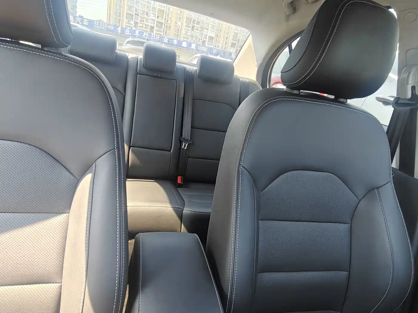 Фото 13 - Geely Emgrand