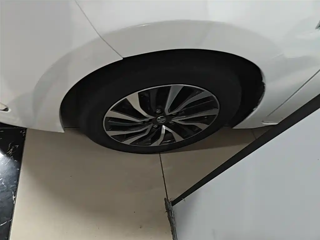 Toyota Corolla Twin Engine E+ 2019 1.8L E-CVT Leading Edition фото 23