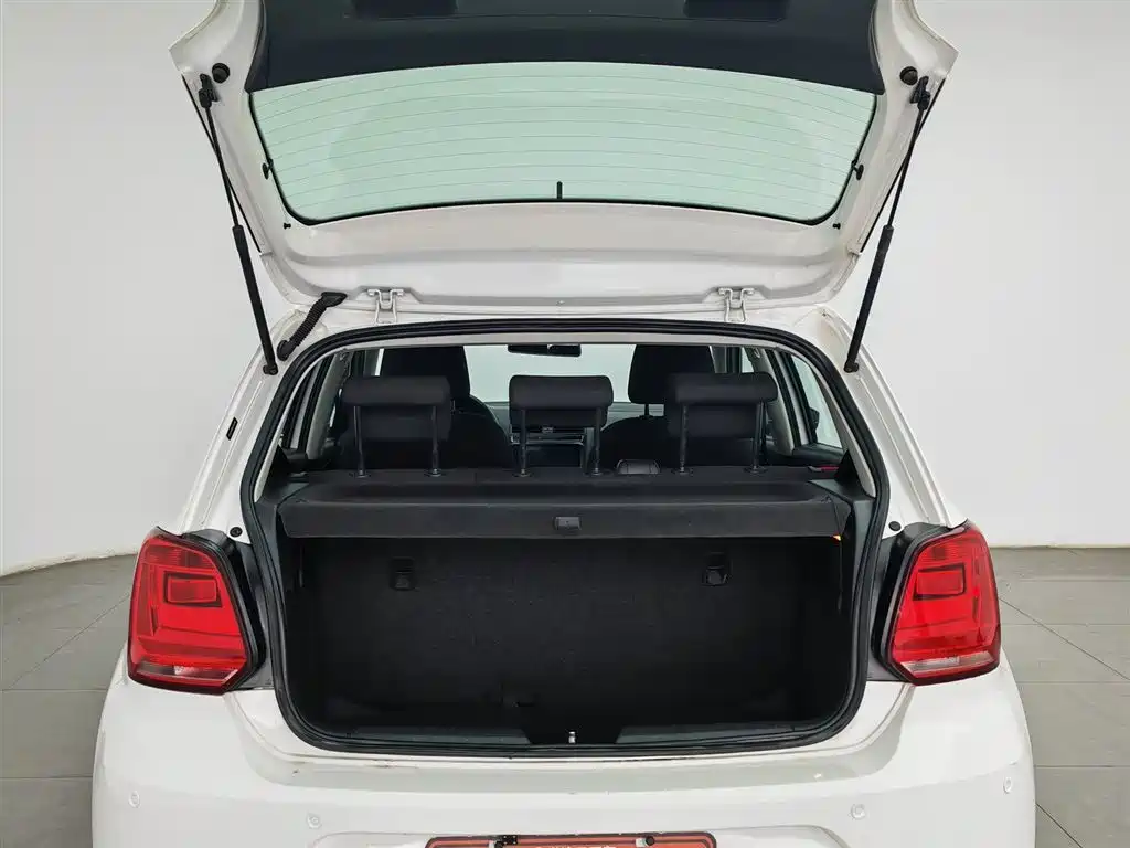 Volkswagen Polo 2016 1.4L Automatic Trend фото 16
