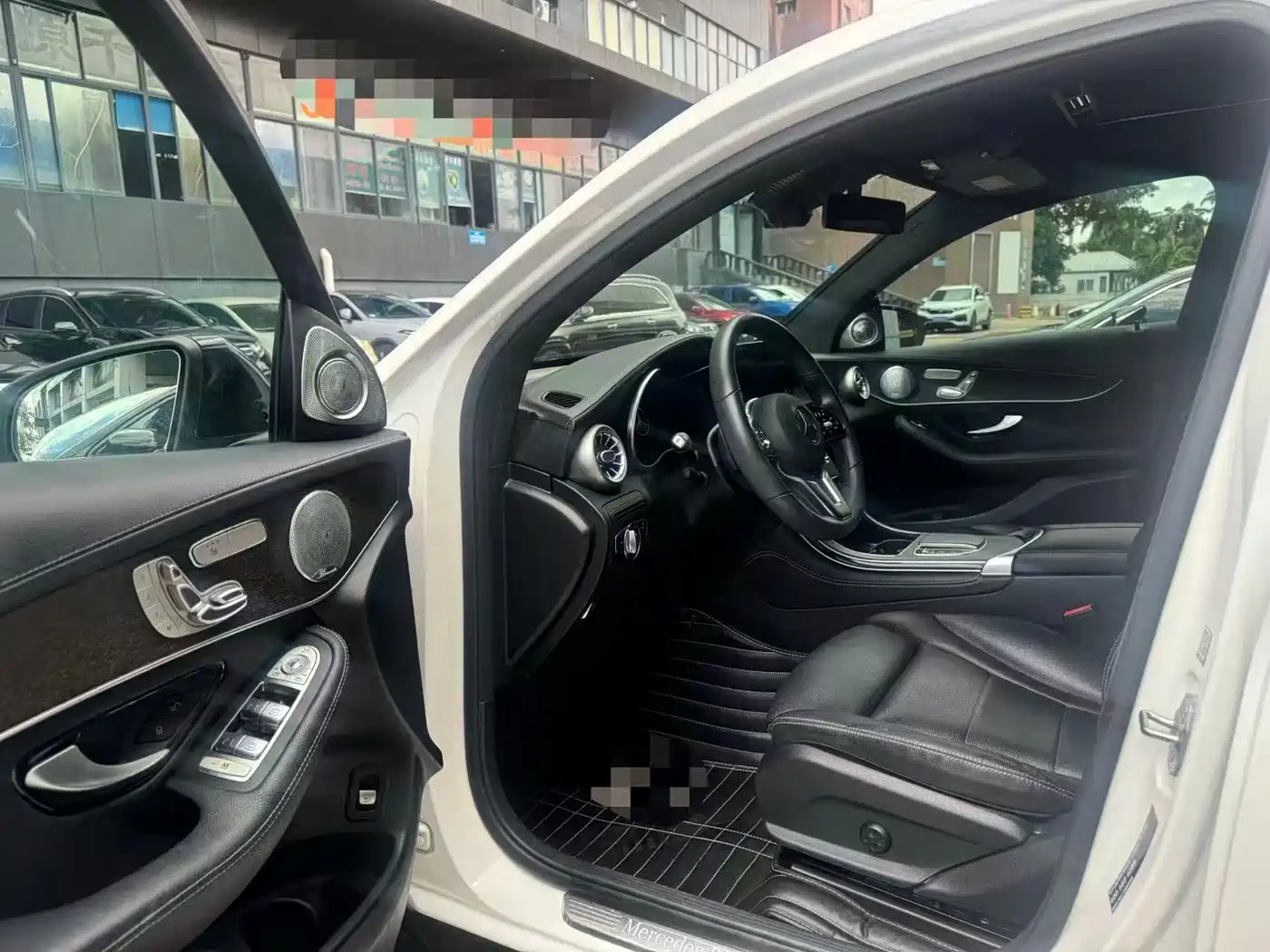 Mercedes-Benz GLC Coupe 2020 GLC 300 4MATIC Coupe SUV фото 4