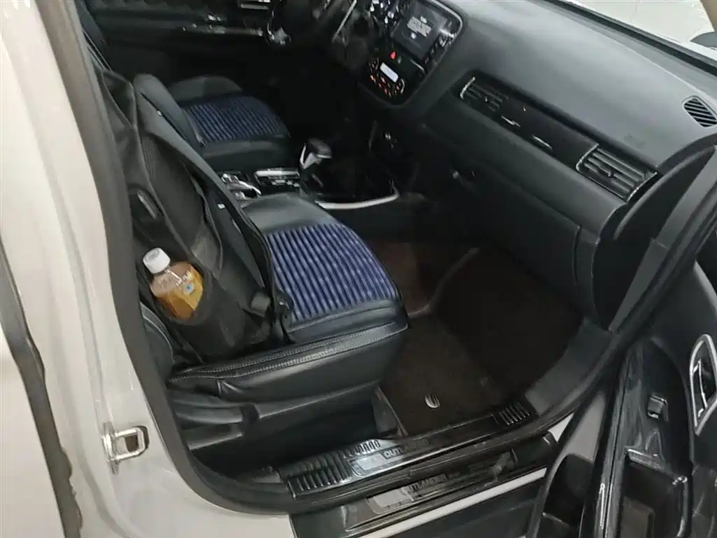 Mitsubishi Outlander 2020 2.4L 4WD Luxury 5-seater фото 25