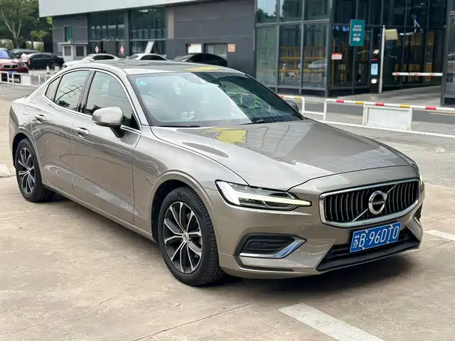 Volvo S60 2021 T4 Smart Elite Luxury — фото 4