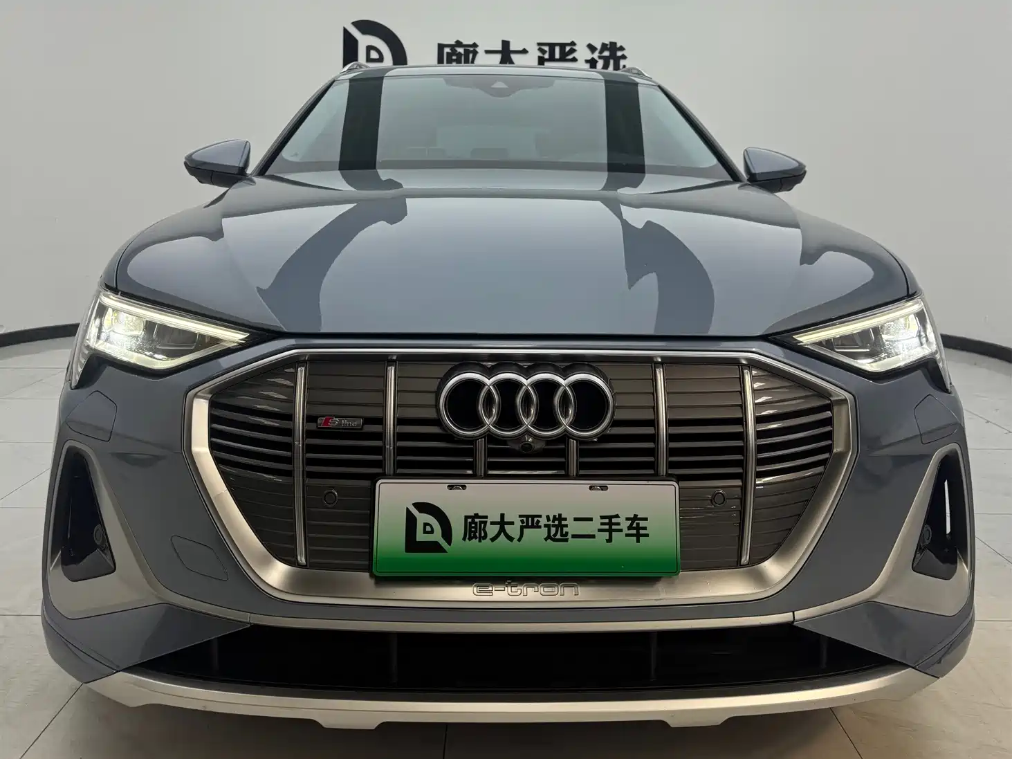 Фото 2 - Audi e-tron