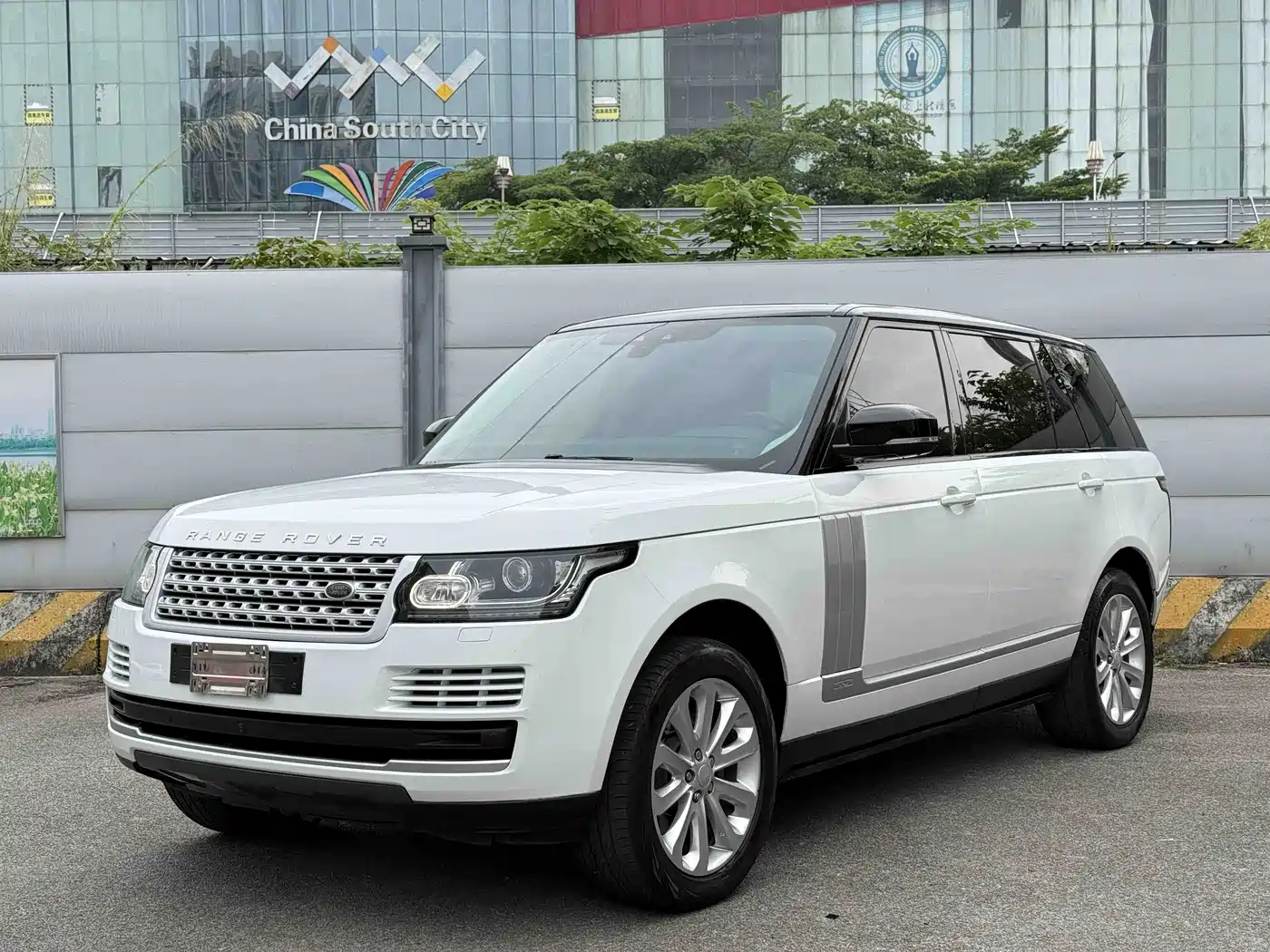 Land Rover Range Rover 2017 3.0 SC V6 Vogue LWB (Long Wheelbase)
