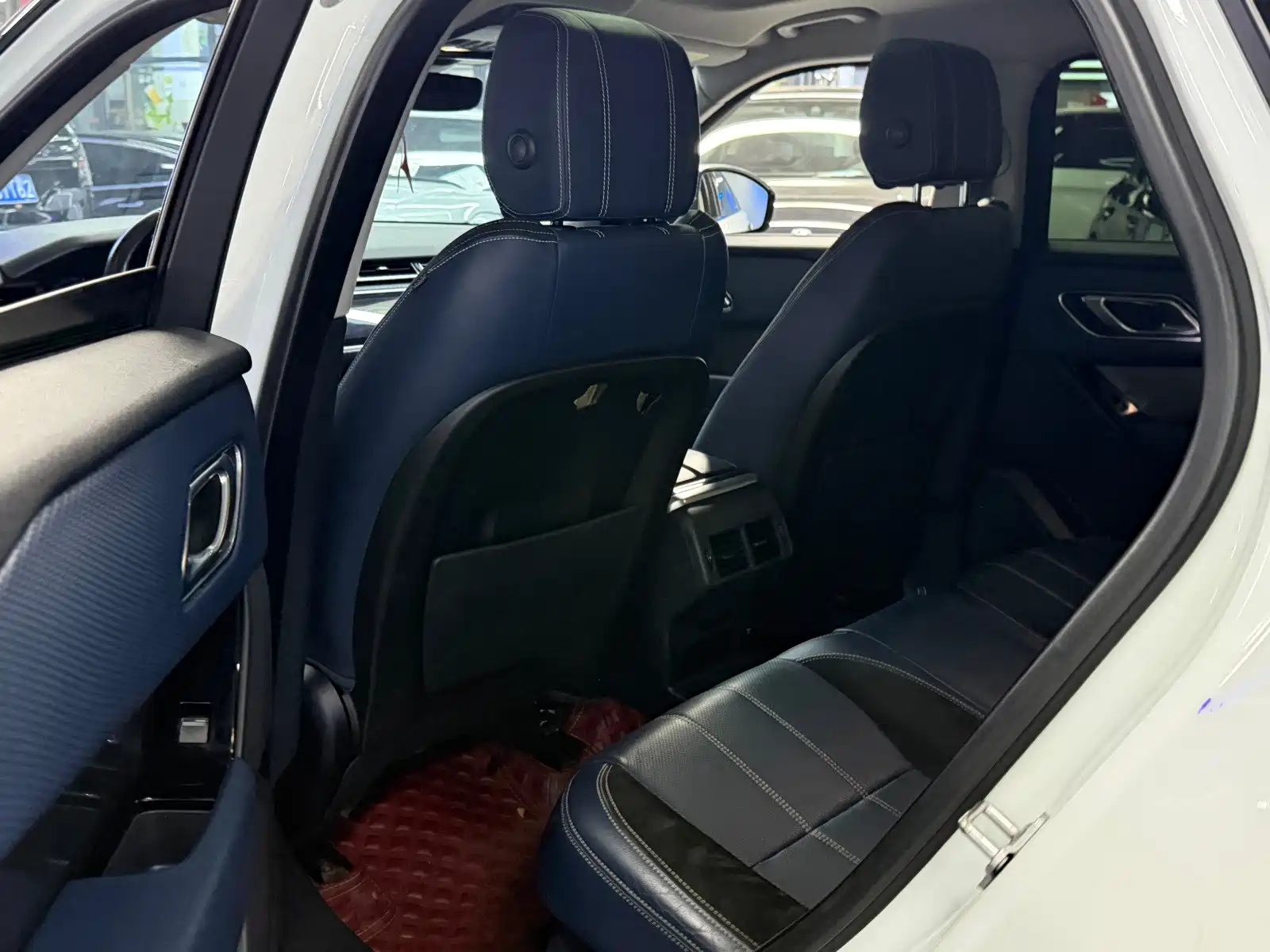 Фото 11 - Land Rover Range Rover Velar