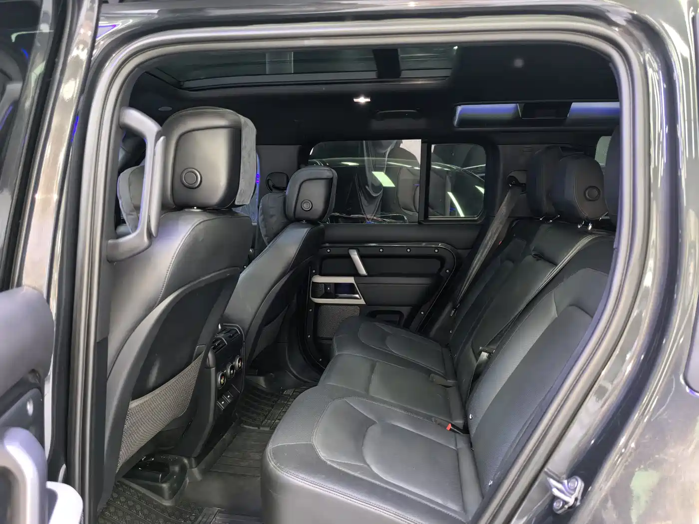 Land Rover Defender 2023 Model 110 3.0T P400 X-DYNAMIC HSE фото 10
