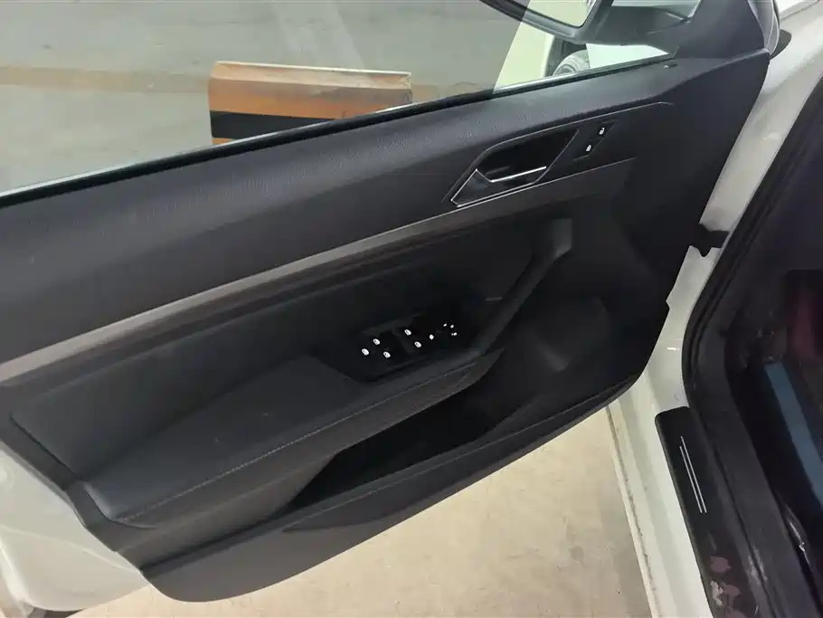Volkswagen Lavida 2022 1.5L Auto Comfort Edition фото 7