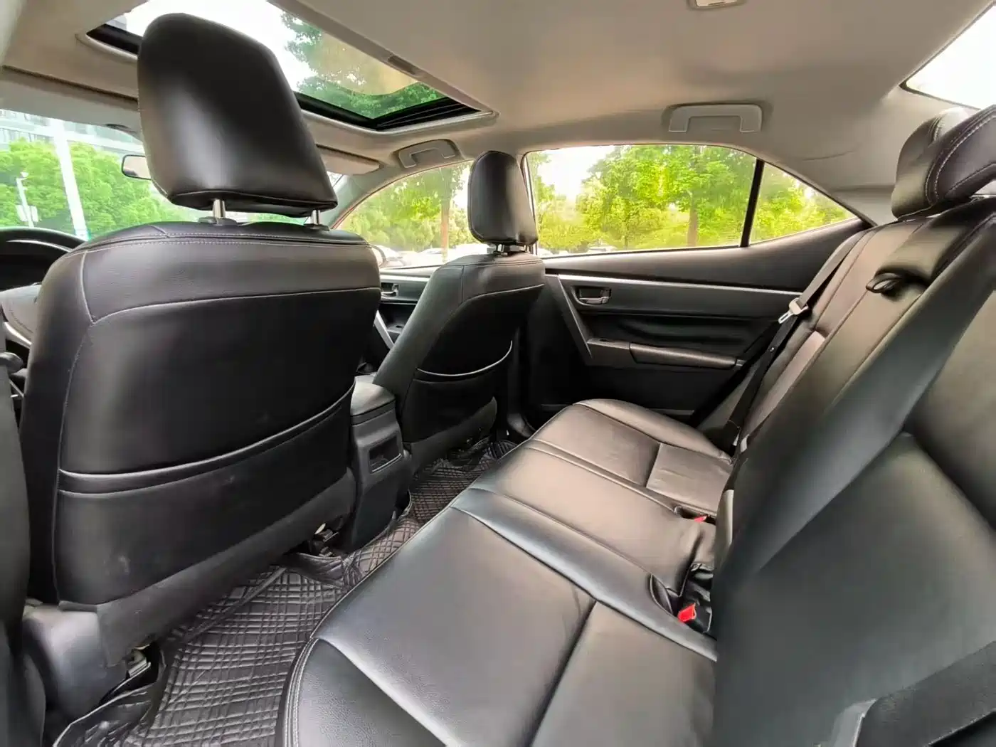 Toyota Corolla 2017 Facelift 1.2T S-CVT GL фото 5