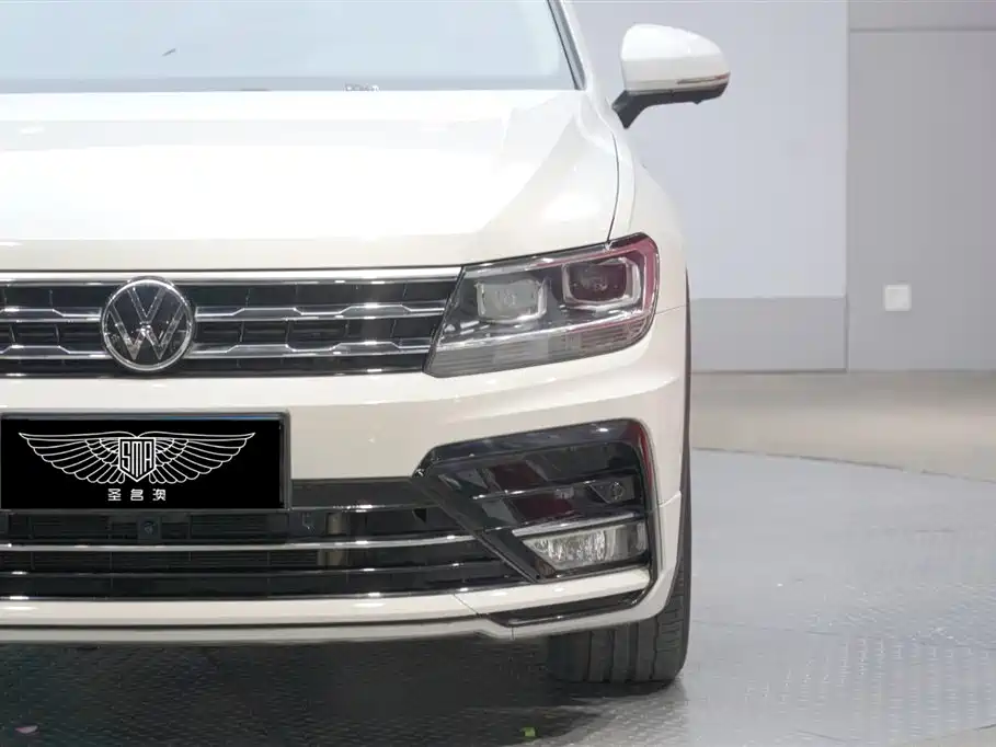 Volkswagen Tiguan L 2021 330TSI Automatic 2WD R-Line Premium фото 4
